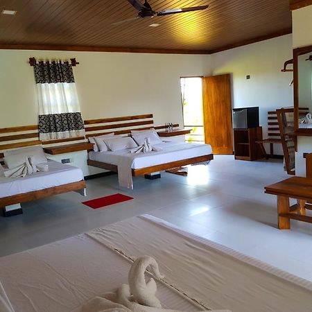 Eco Hotel Black & White - Anuradhapura มิฮินตาเล ภายนอก รูปภาพ