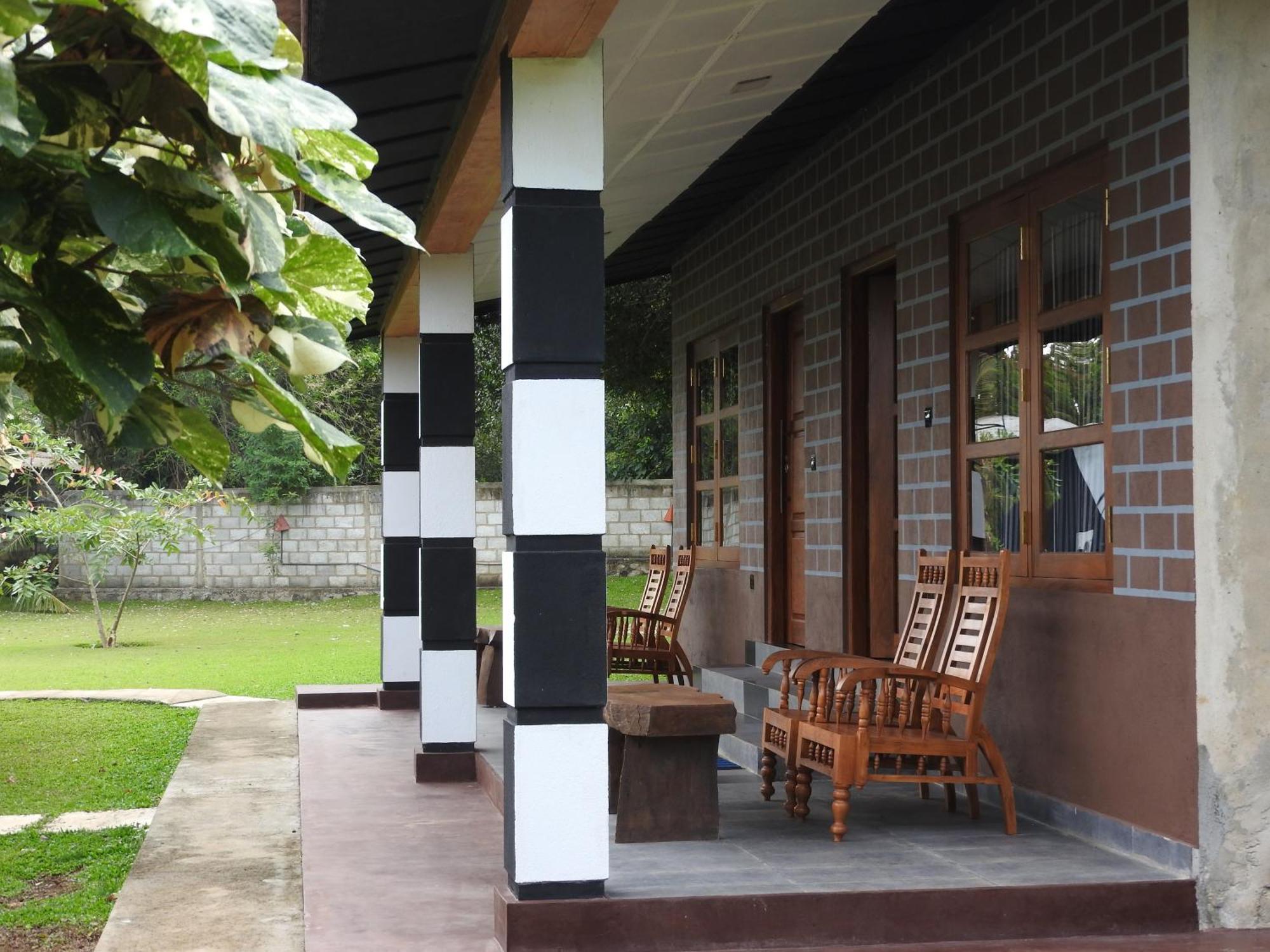 Eco Hotel Black & White - Anuradhapura มิฮินตาเล ภายนอก รูปภาพ