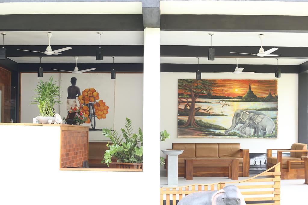 Eco Hotel Black & White - Anuradhapura มิฮินตาเล ภายนอก รูปภาพ