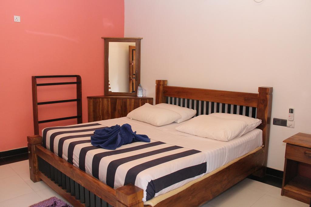 Eco Hotel Black & White - Anuradhapura มิฮินตาเล ภายนอก รูปภาพ