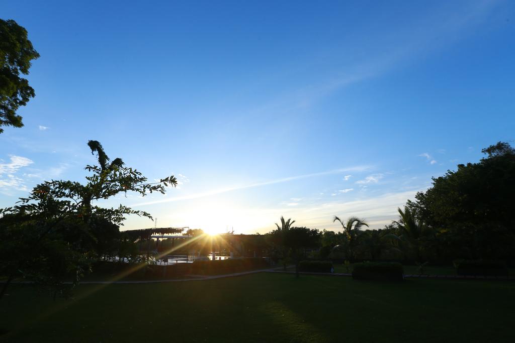 Eco Hotel Black & White - Anuradhapura มิฮินตาเล ภายนอก รูปภาพ