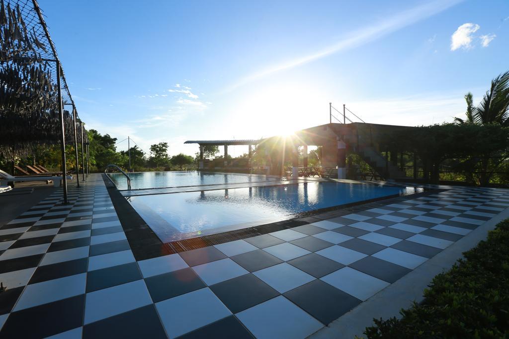 Eco Hotel Black & White - Anuradhapura มิฮินตาเล ภายนอก รูปภาพ