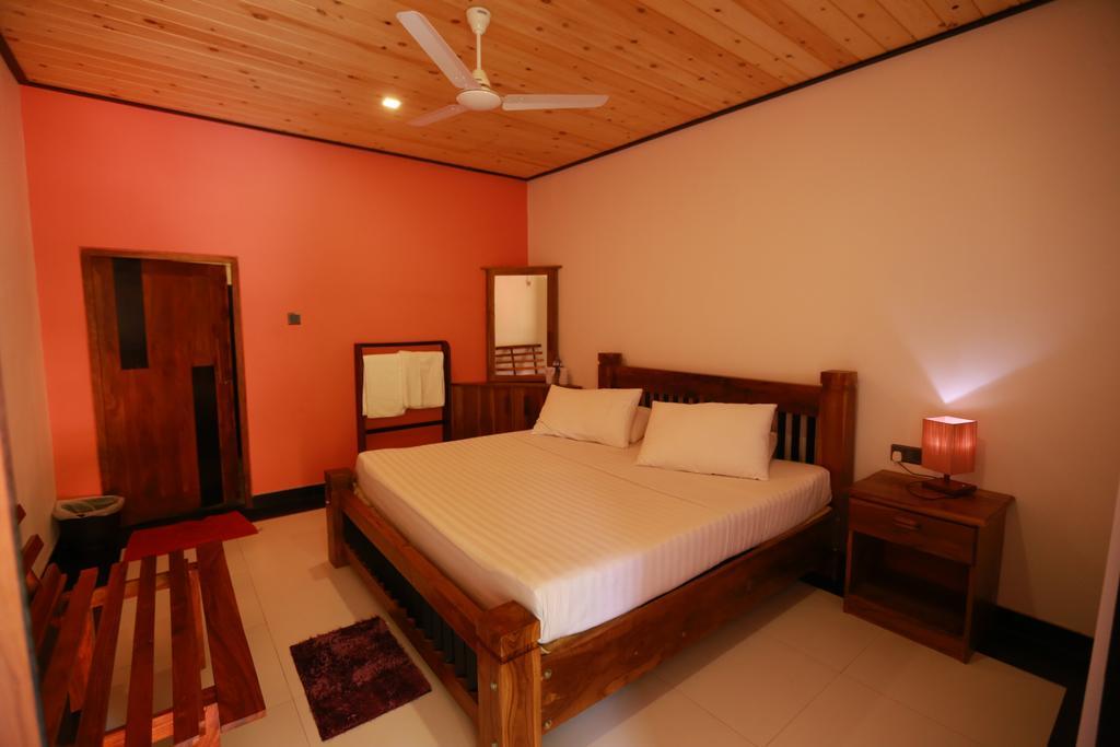 Eco Hotel Black & White - Anuradhapura มิฮินตาเล ภายนอก รูปภาพ