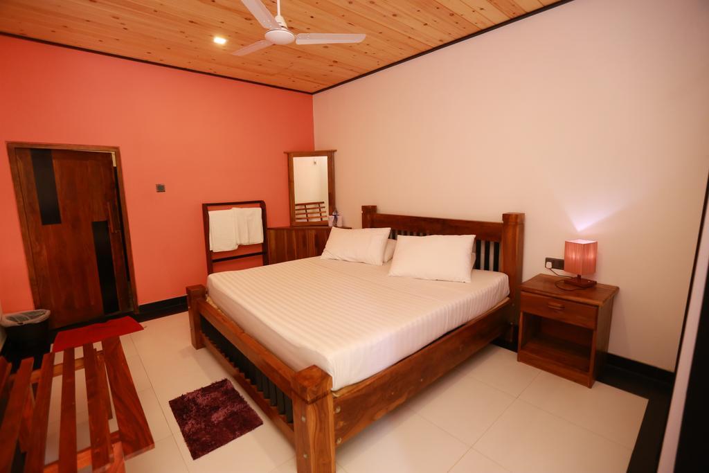 Eco Hotel Black & White - Anuradhapura มิฮินตาเล ภายนอก รูปภาพ