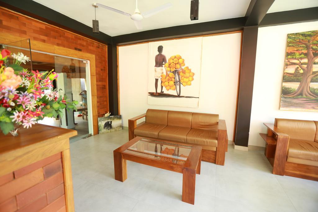 Eco Hotel Black & White - Anuradhapura มิฮินตาเล ภายนอก รูปภาพ