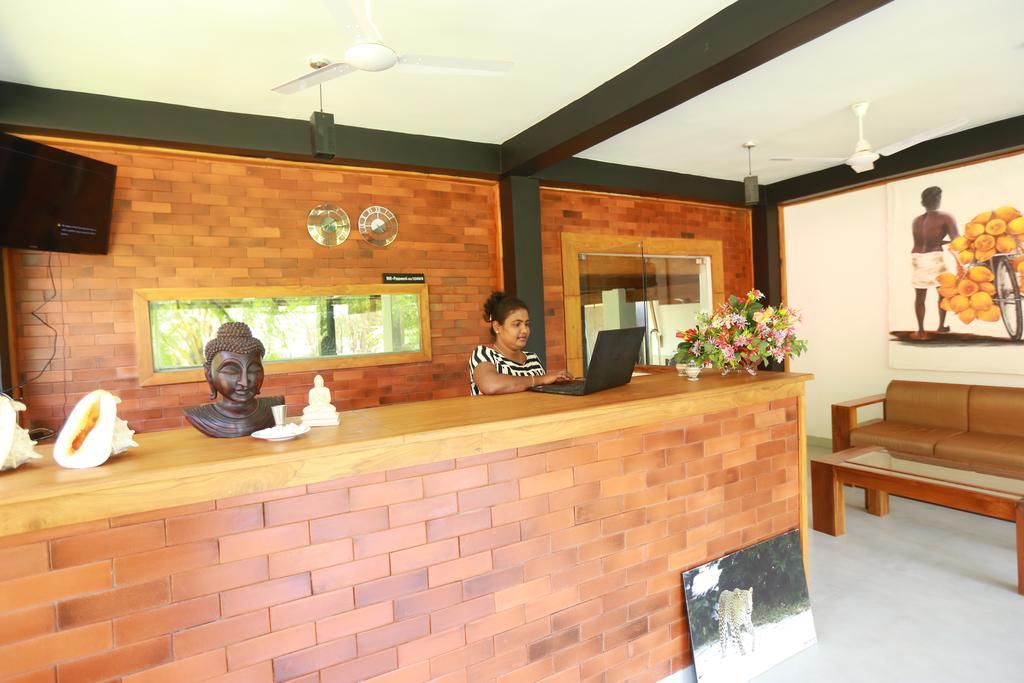 Eco Hotel Black & White - Anuradhapura มิฮินตาเล ภายนอก รูปภาพ