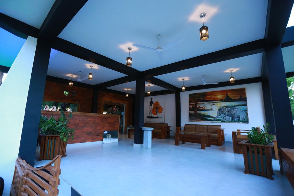 Eco Hotel Black & White - Anuradhapura มิฮินตาเล ภายนอก รูปภาพ