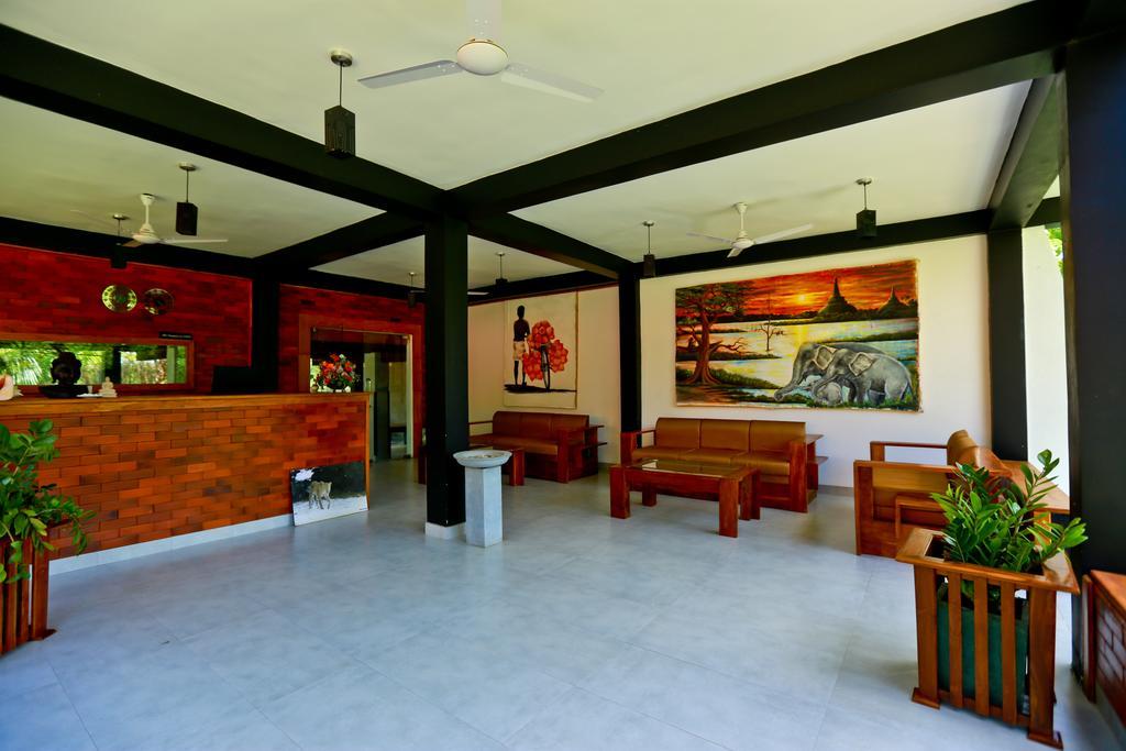 Eco Hotel Black & White - Anuradhapura มิฮินตาเล ภายนอก รูปภาพ