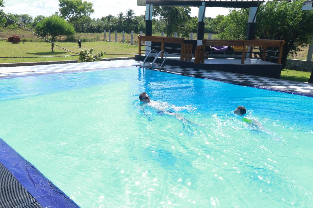 Eco Hotel Black & White - Anuradhapura มิฮินตาเล ภายนอก รูปภาพ