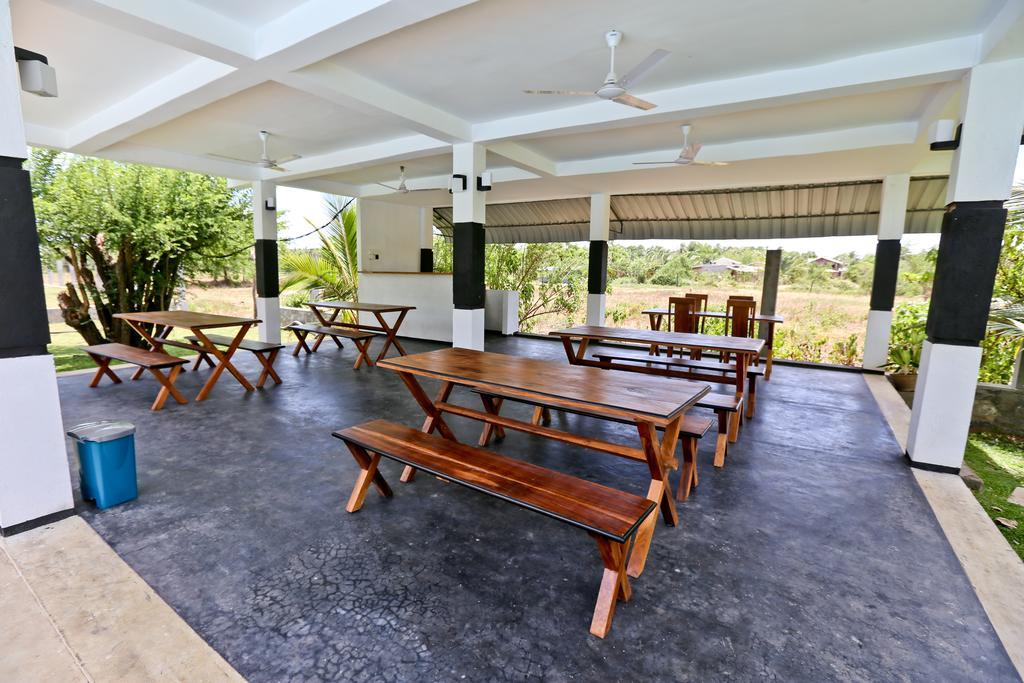 Eco Hotel Black & White - Anuradhapura มิฮินตาเล ภายนอก รูปภาพ