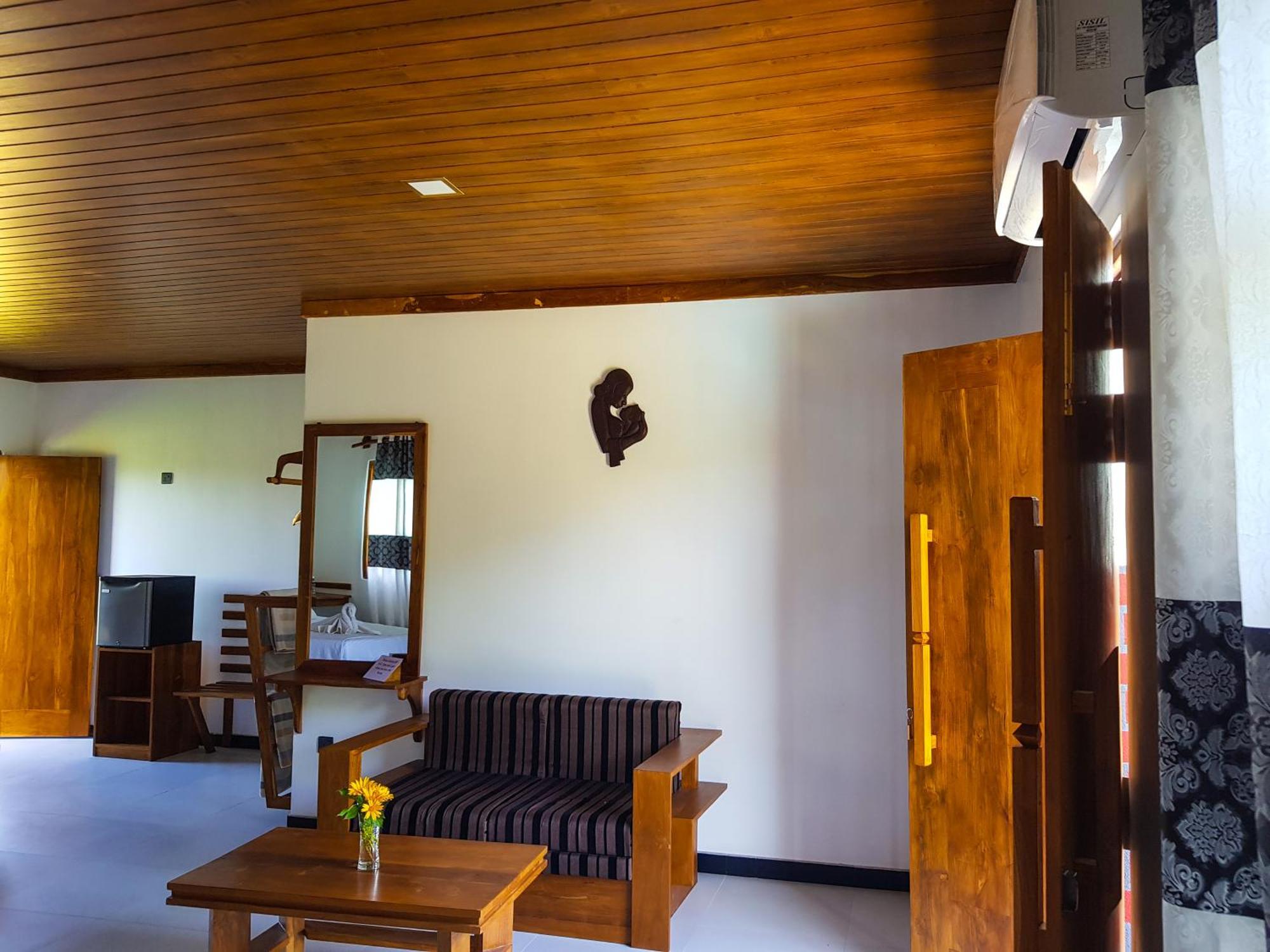 Eco Hotel Black & White - Anuradhapura มิฮินตาเล ภายนอก รูปภาพ