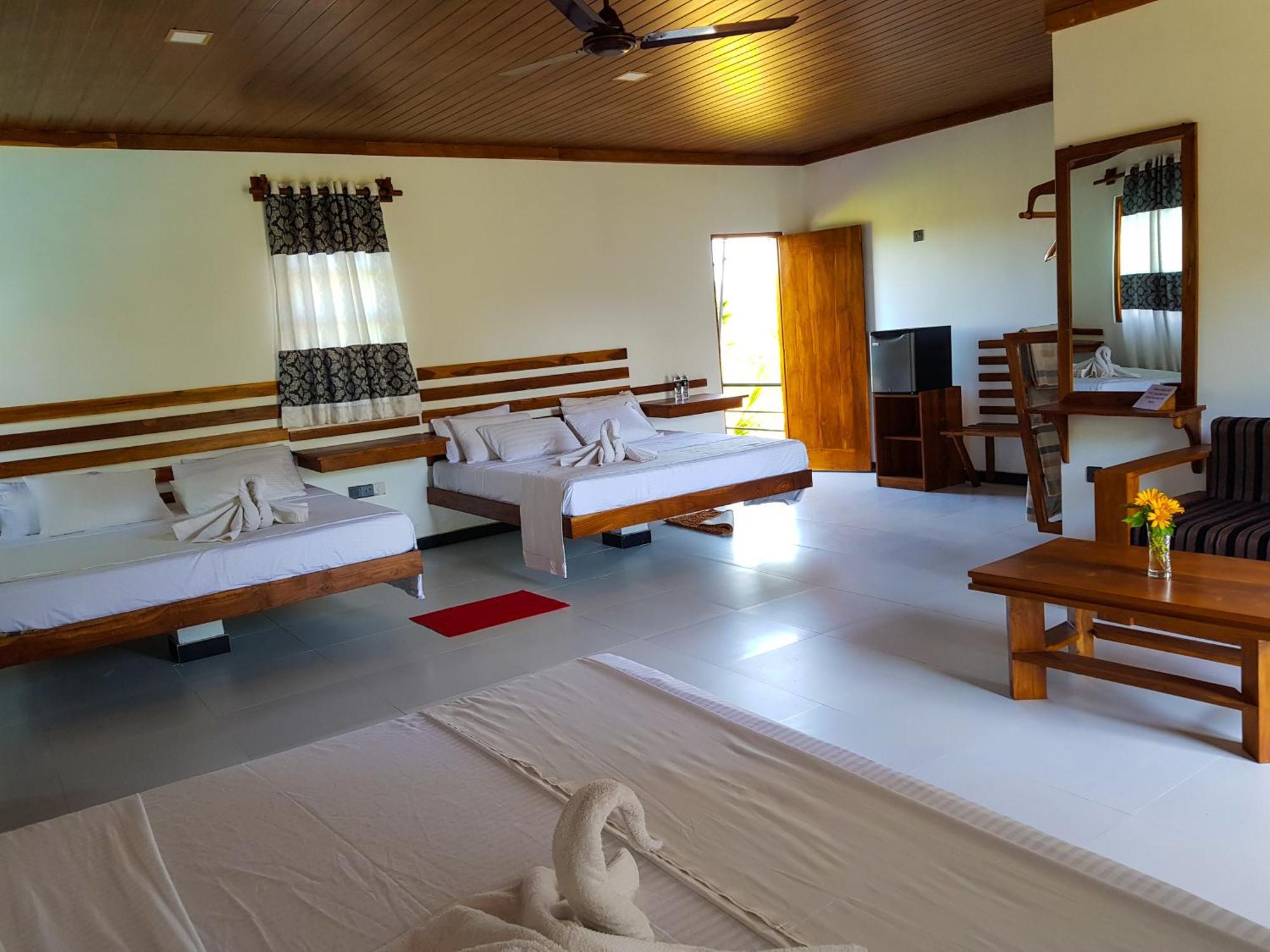 Eco Hotel Black & White - Anuradhapura มิฮินตาเล ภายนอก รูปภาพ